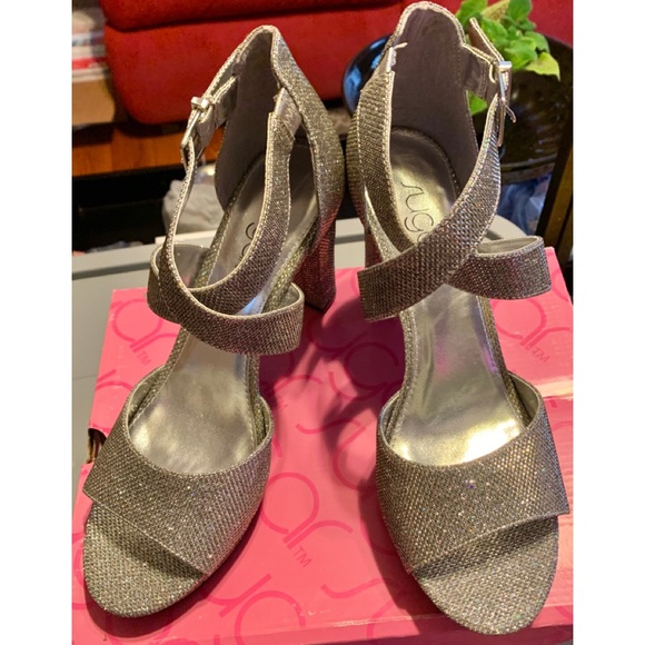 NWOT Sugar Sgr-Kyra Pewter Glitter High Heels Size 10M - Picture 1 of 6